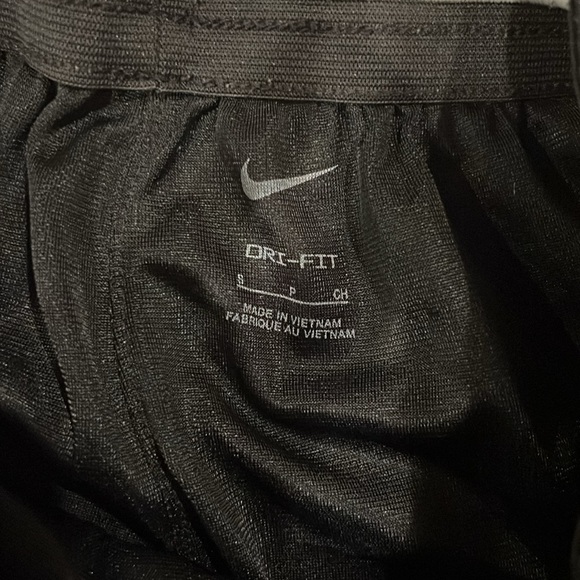 Bundle of women’s basketball mesh clothes - Picture 3 of 3